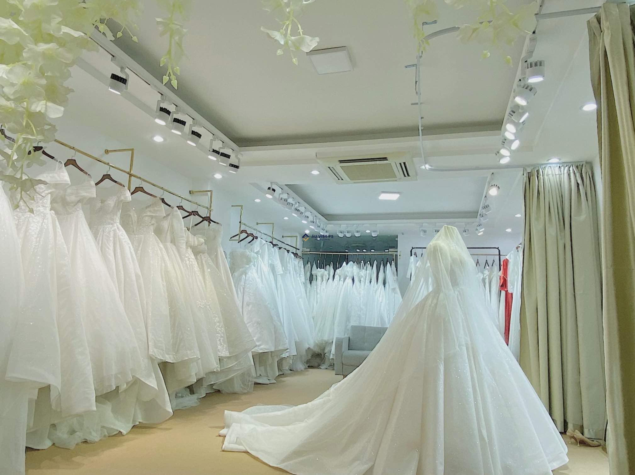 Váy cưới màu xanh lá cây: đặc điểm của màu sắc, kết hợp với màu trắng (30  ảnh)