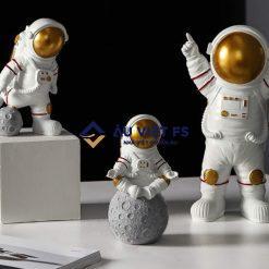 Tượng phi hành gia trang trí bàn làm việc Model 2024, Mô hình phi hành gia 2024, Mô hình phi hành gia để bàn, Phi hành gia, Đèn phi hành gia, tượng phi hành gia, Đèn trang trí mô hình phi hành gia, Astronaut model, Astronaut lights, Astronaut decorative lights, Đèn Decor, 2024 Astronaut decorative lights